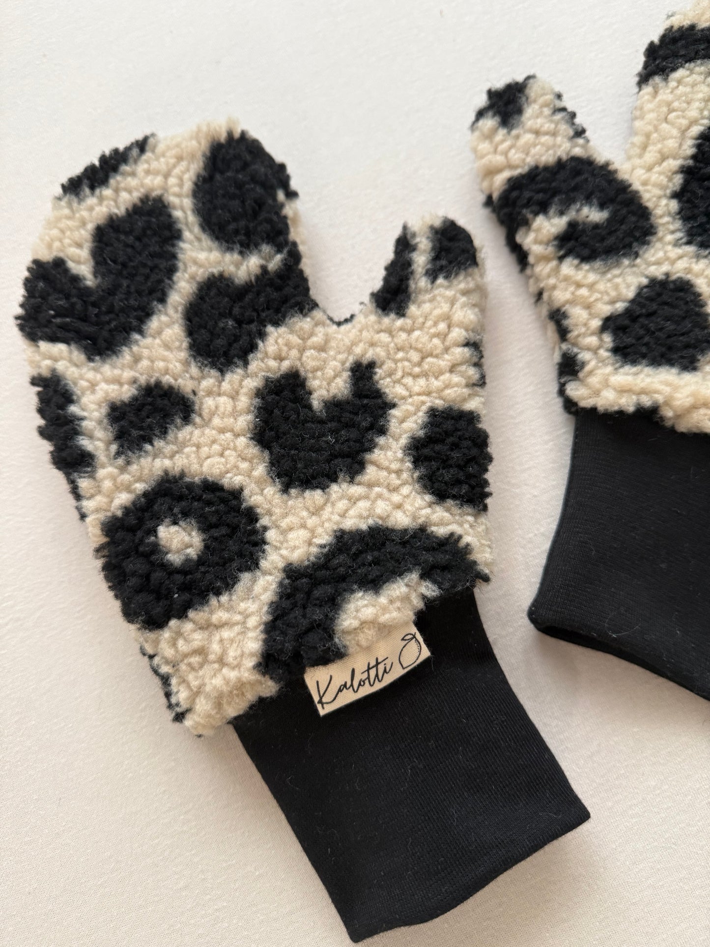 Fäustlinge I Leoprint